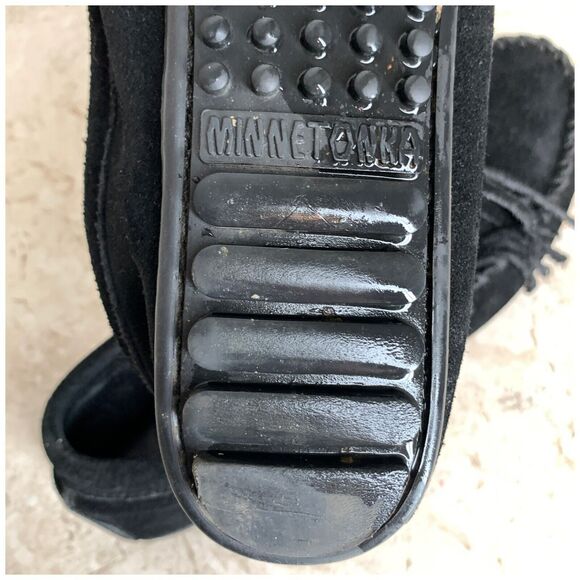 Minnetonka Moccasins Womens Size 7 Black Suede Leather Shoes Fringed Hard Sole - Picture 9 of 10